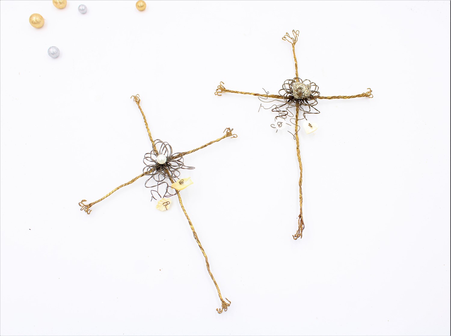 7x10" Twisted Wire Cross, 2 Assorted JM85200A