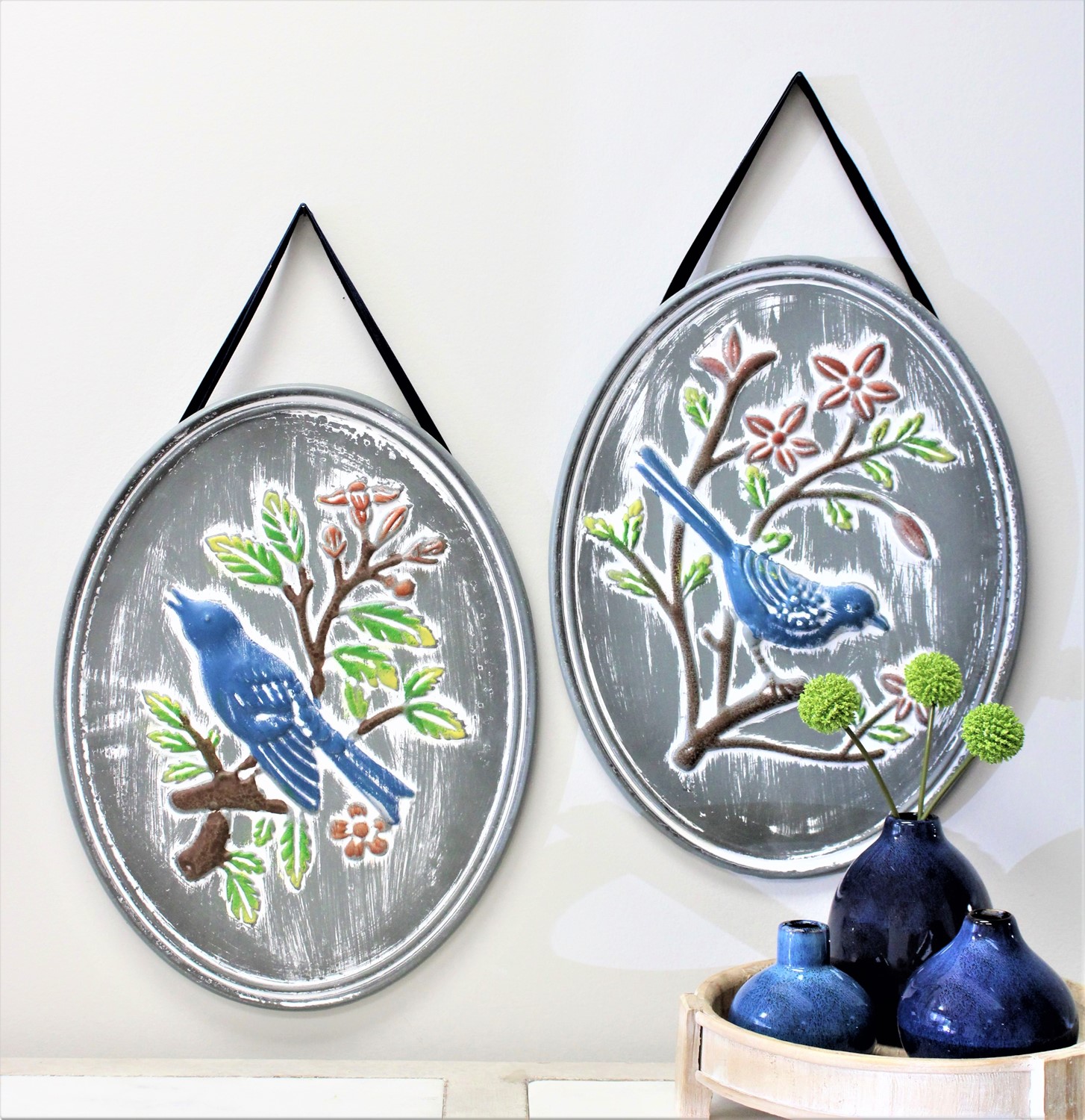 17" Oval Embossed Metal Bird Art, 2 assorted HD6338A