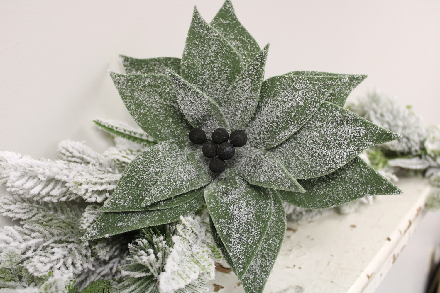 10.5x13.4" Green Snow Dusted Poinsettia Stem CM1110