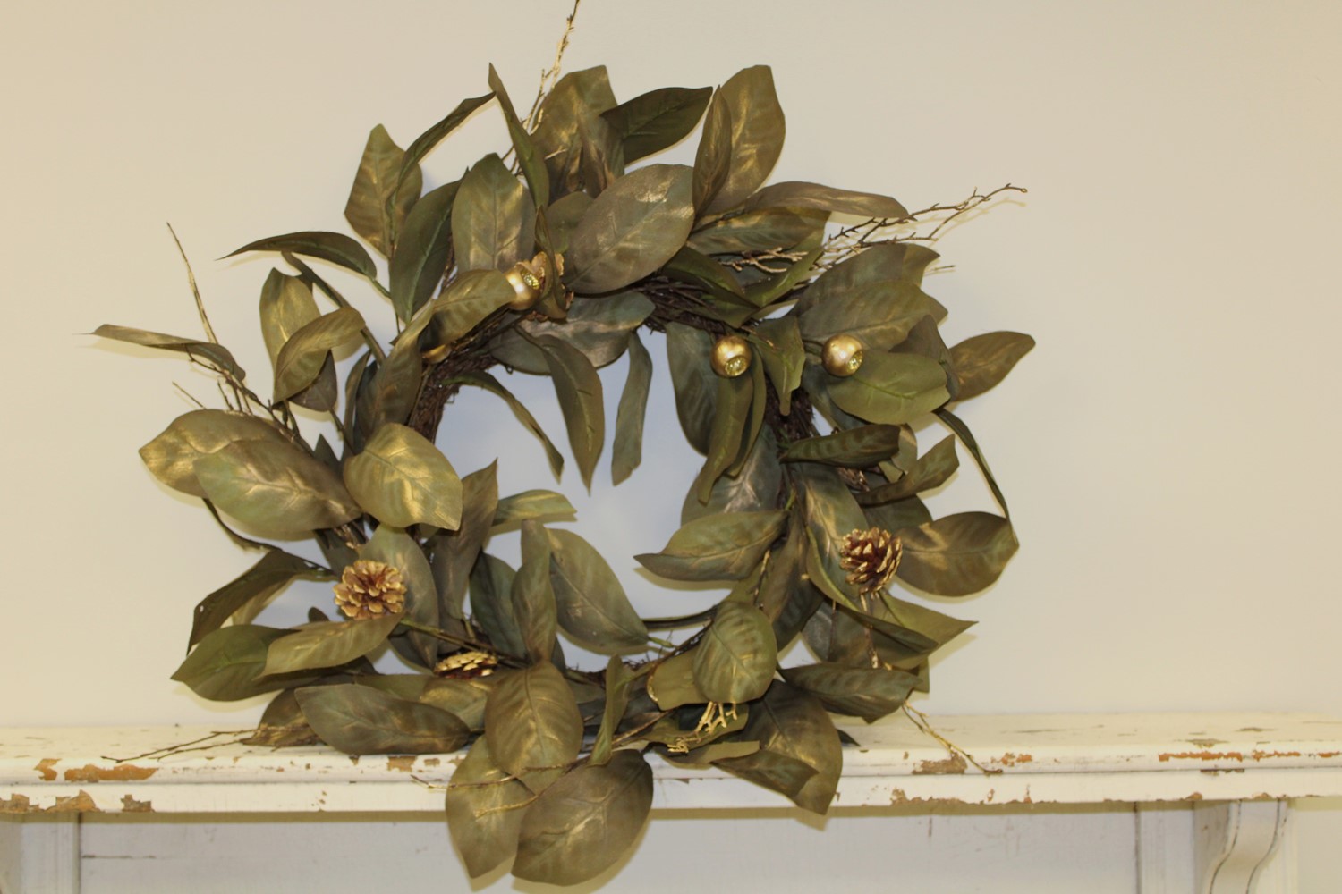 28" Magnolia Leaf Wreath w/ Gold Brush, Gold Pine Cones CM1076