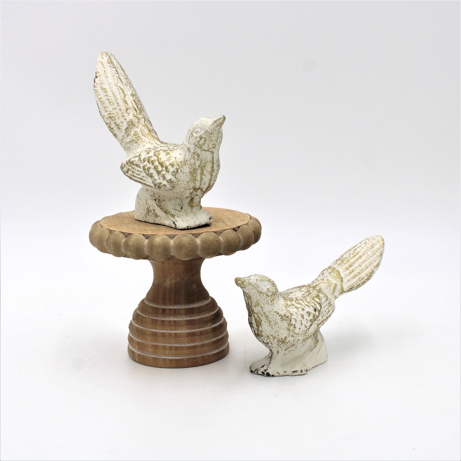 4.5x4.5x4" Wood Beaded Pedestal / Riser HD7139