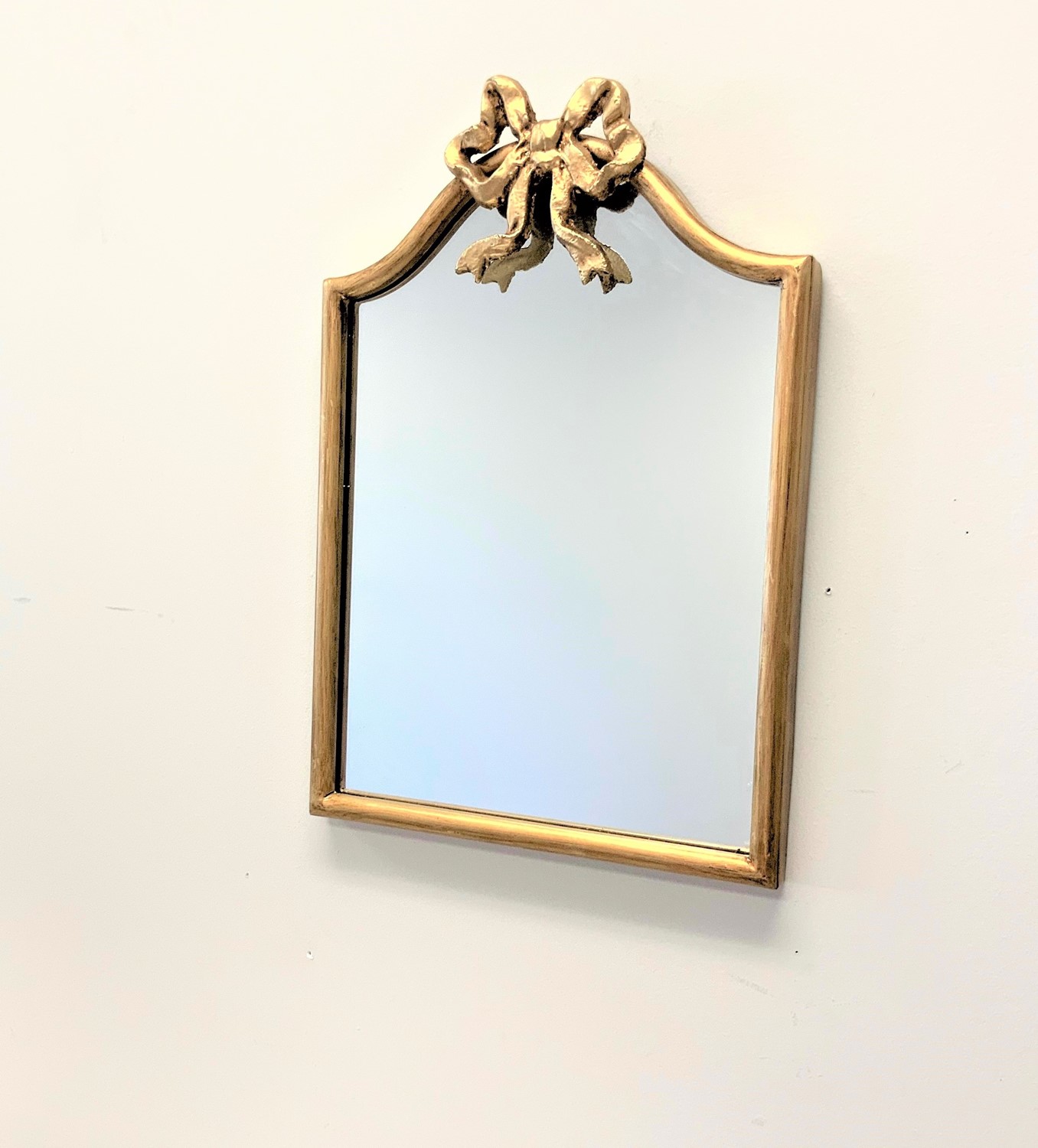 10.25x1.5x15.25" Arched Mirror with Iron Bow, Gold HD7151