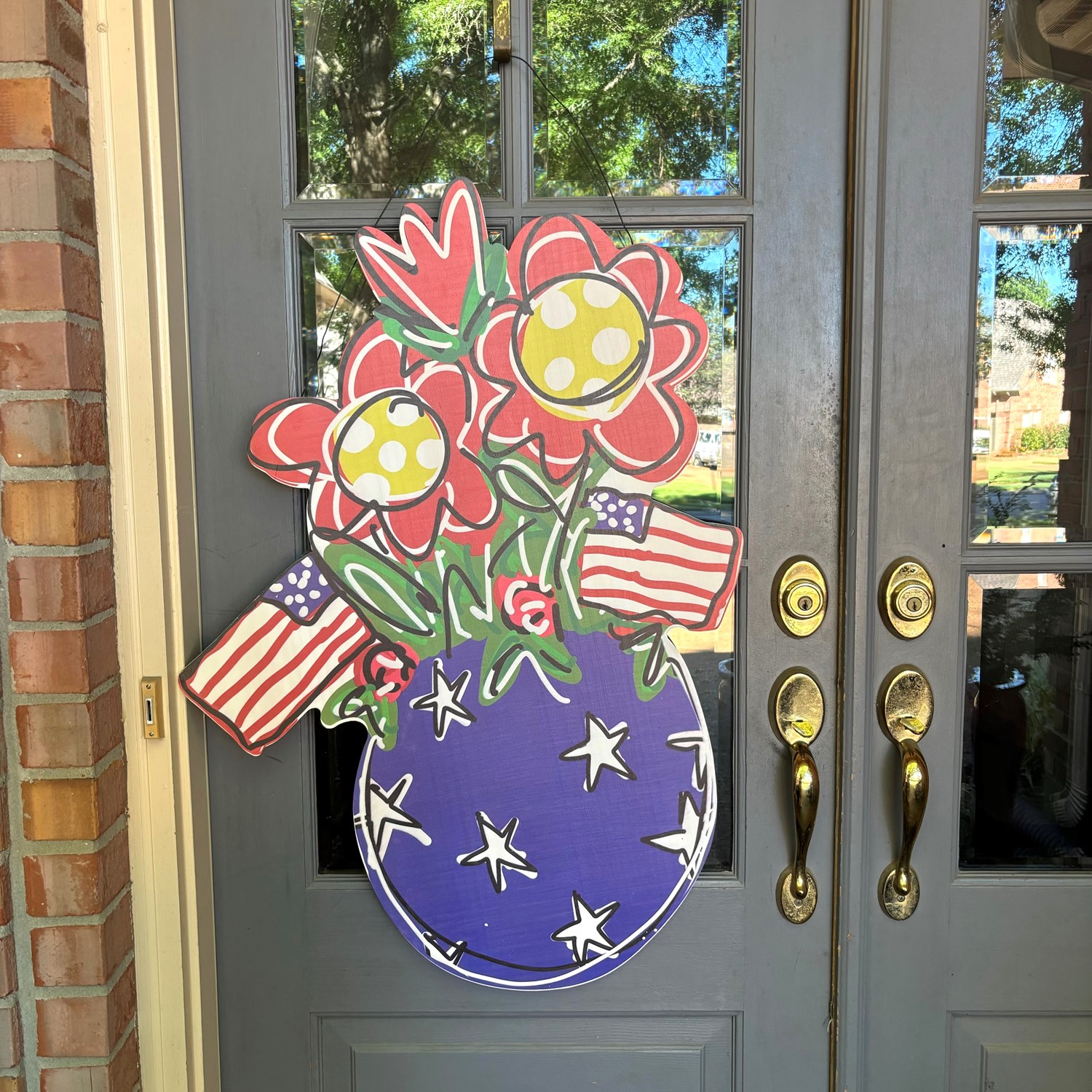 27.5x.43x39.25" Wood Flowers and Flags in Vase Door Décor ©Jamie Jones JJ4000