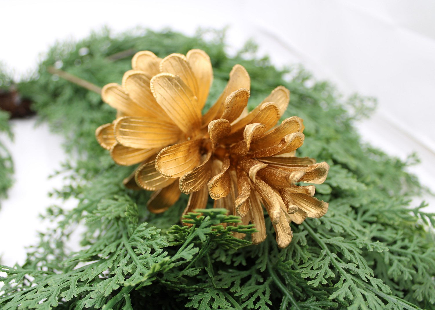 3.5x15" Molded Gold Pinecone Pick FLX6046