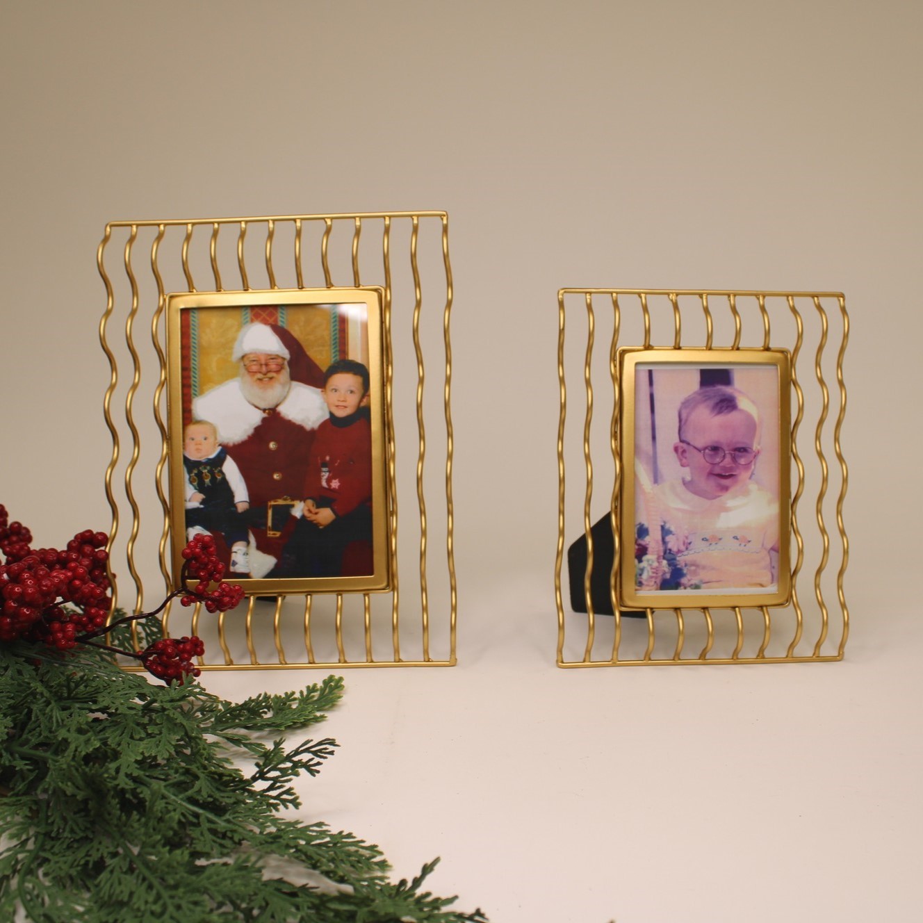 7x5x9" Gold Metal Photo Frame, Open Wire, Holds 4x6 Photo HD1013
