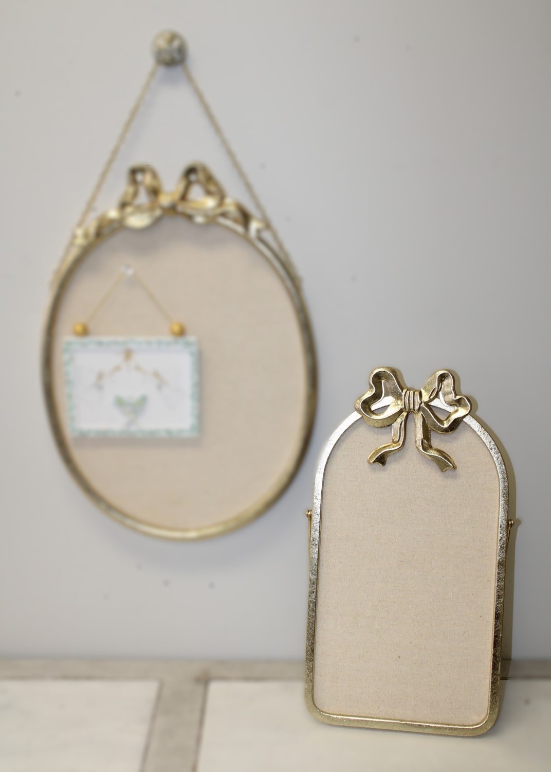 9x5x14" Gold Metal Tabletop Bow Bulletin Board HD1018