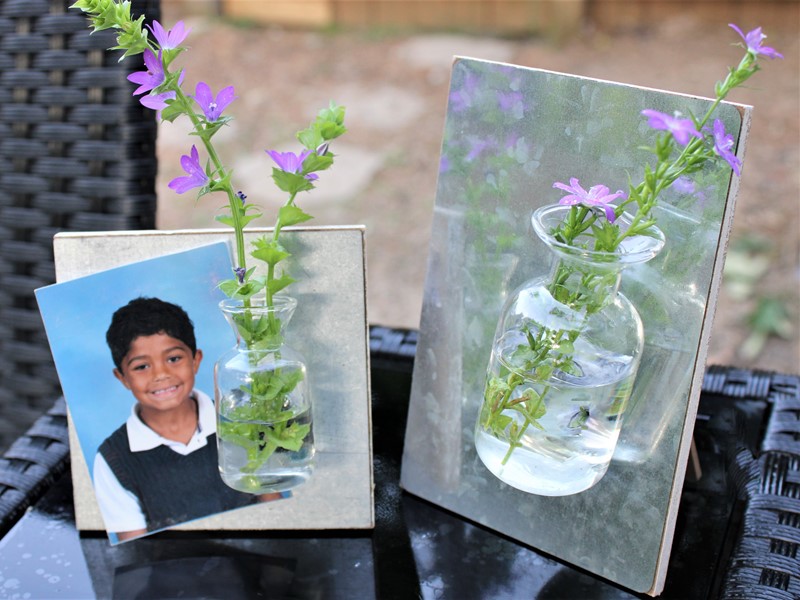 4x4" Metal Frame with Magnetic Glass Bottle Vase HD195