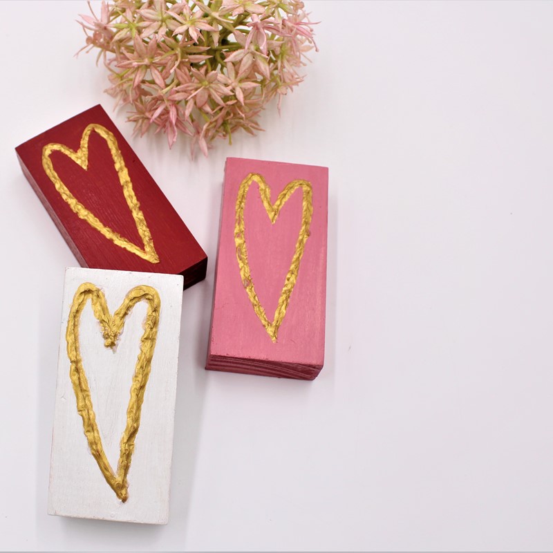 2x4" Handpainted Wood Heart Table Block, 3 assorted MS2201A